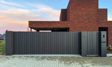 Design high end schuifpoort met verlichting — Tongeren